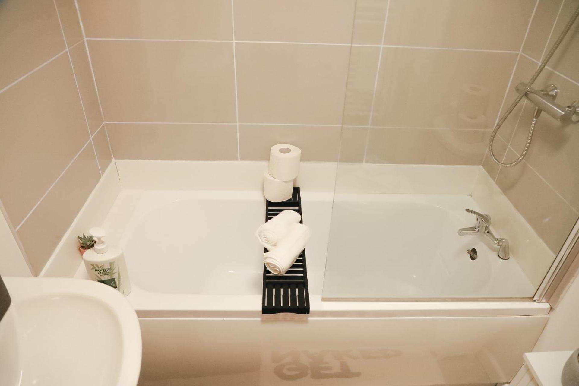 1 Bedroom Apartment Bradford City Centre Foster Square المظهر الخارجي الصورة