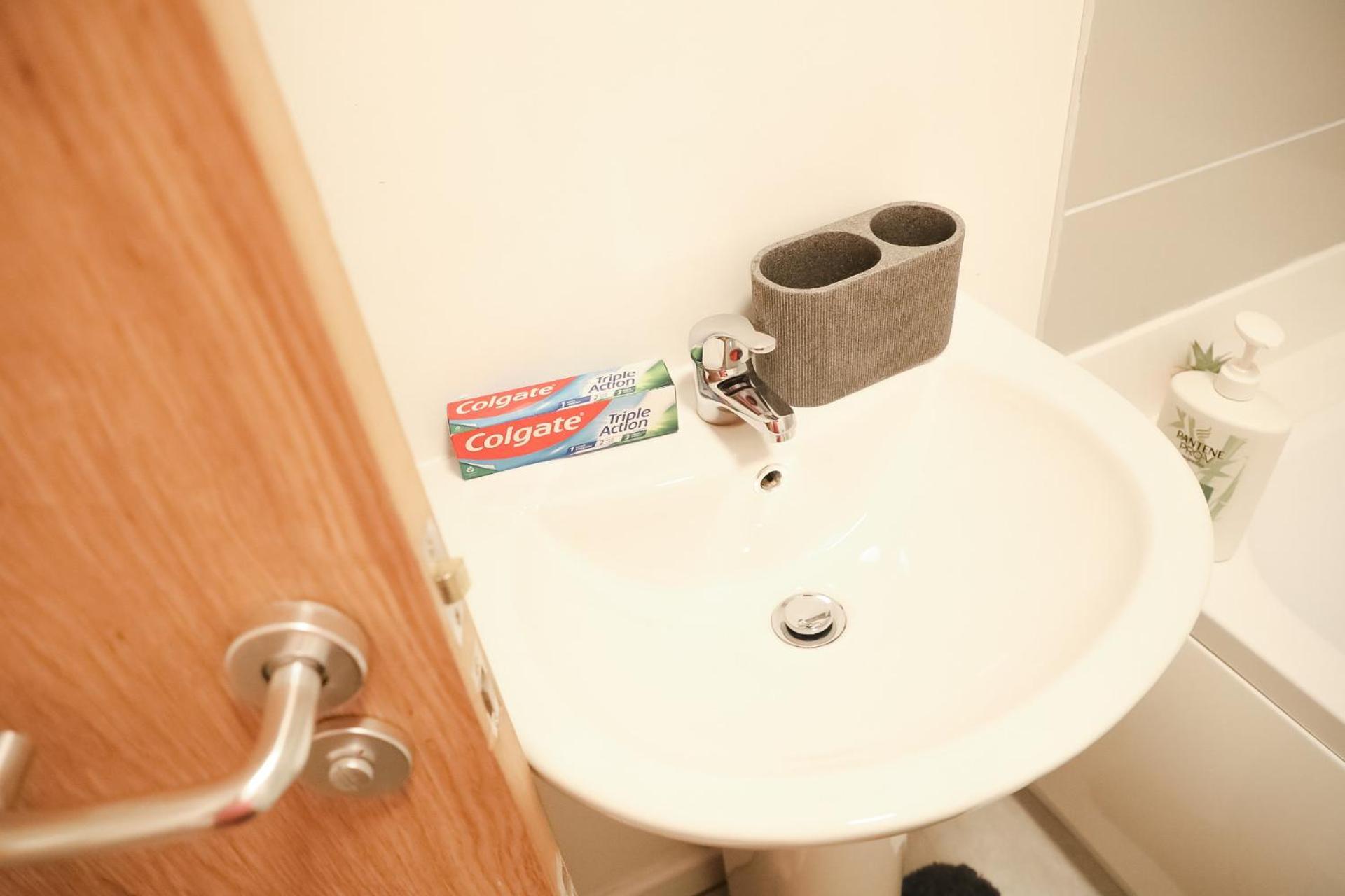1 Bedroom Apartment Bradford City Centre Foster Square المظهر الخارجي الصورة